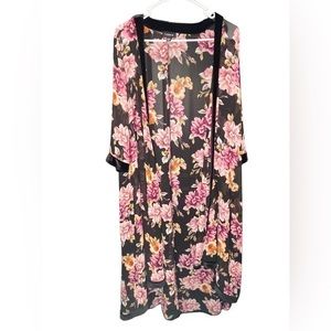 Torrid woman’s black floral sheer kimono with black velvet detailing size 00